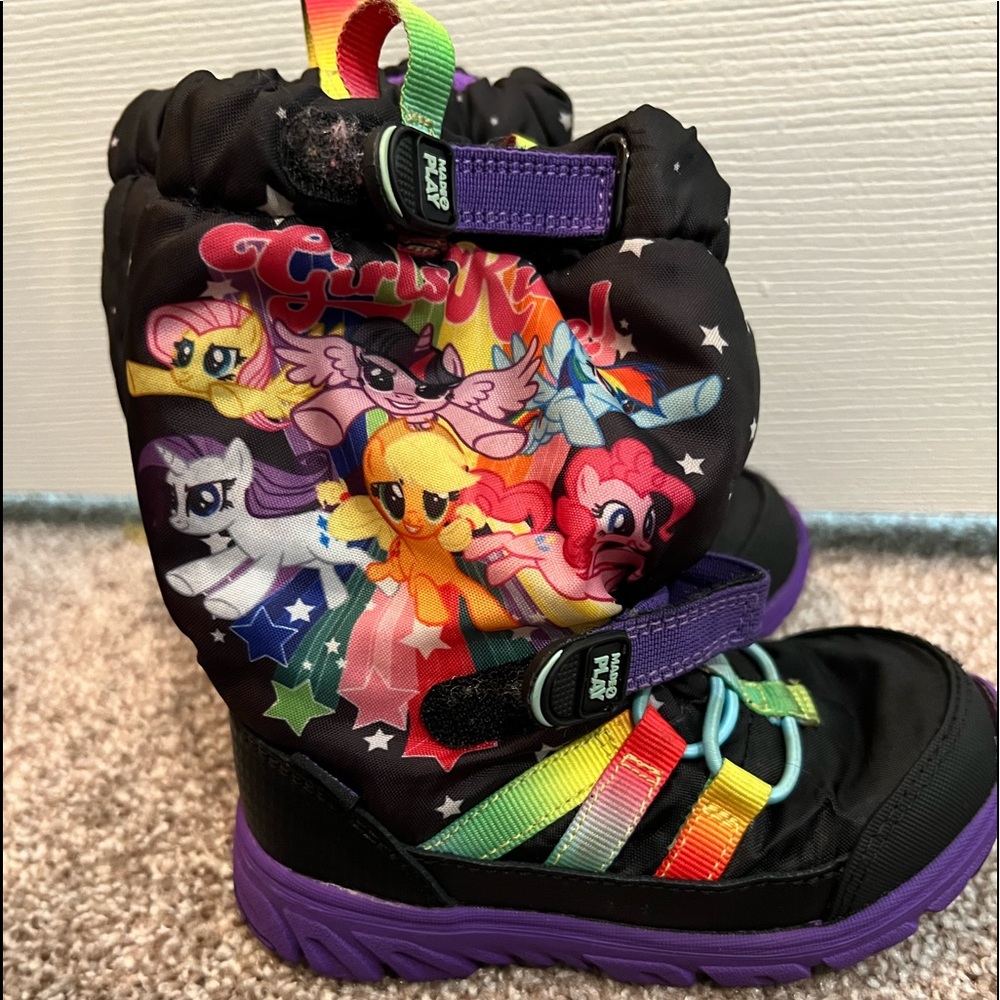 Nice cute and stylish sneaker boot